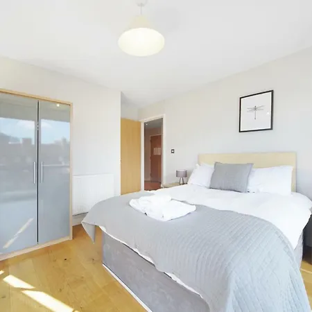 2 Bed Executive Penthouse Near Liverpool Street Free Wifi By Aparts *