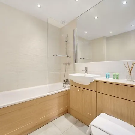 2 Bed Executive Penthouse Near Liverpool Street Free Wifi By Aparts Apartment London