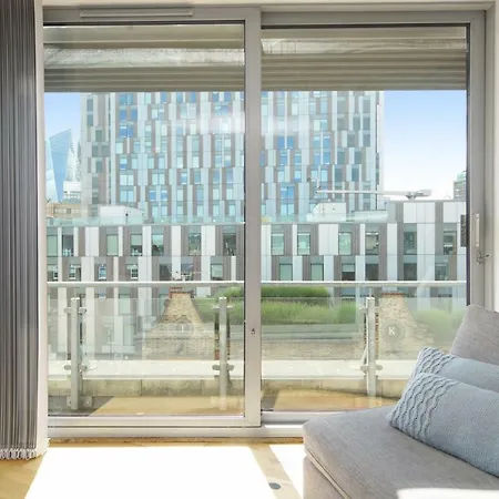 2 Bed Executive Penthouse Near Liverpool Street Free Wifi By Aparts Apartment London