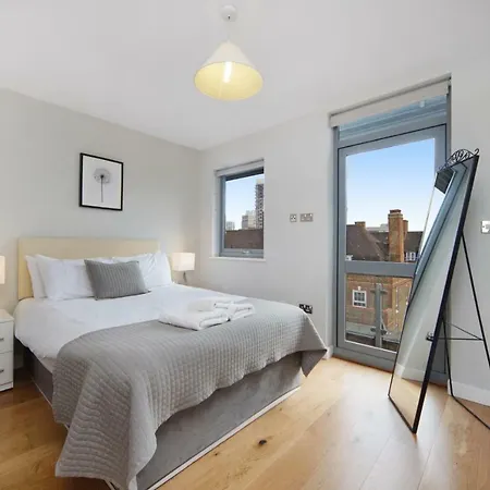 2 Bed Executive Penthouse Near Liverpool Street Free Wifi By Aparts * London