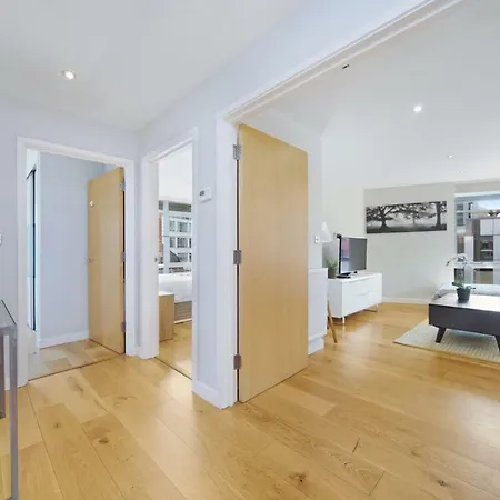 2 Bed Executive Penthouse Near Liverpool Street Free Wifi By Aparts * London