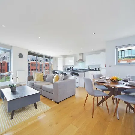 2 Bed Executive Penthouse Near Liverpool Street Free Wifi By Aparts *