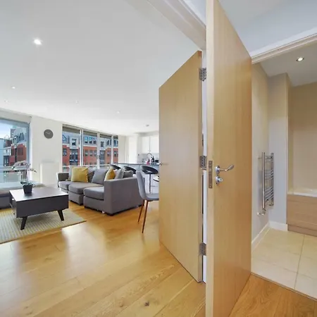 Apartment 2 Bed Executive Penthouse Near Liverpool Street Free Wifi By Aparts *