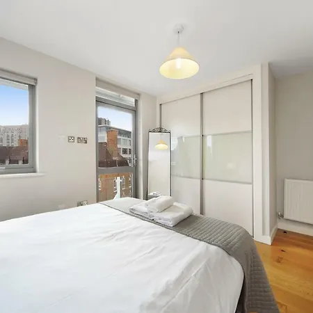 2 Bed Executive Penthouse Near Liverpool Street Free Wifi By Aparts Apartment London