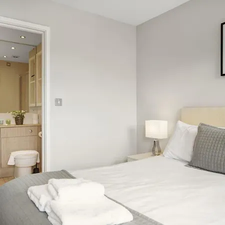 2 Bed Executive Penthouse Near Liverpool Street Free Wifi By Aparts Apartment *