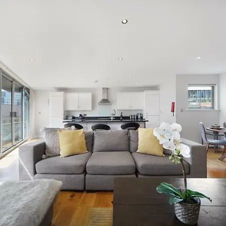 2 Bed Executive Penthouse Near Liverpool Street Free Wifi By Aparts Apartment London