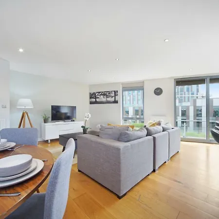2 Bed Executive Penthouse Near Liverpool Street Free Wifi By Aparts London