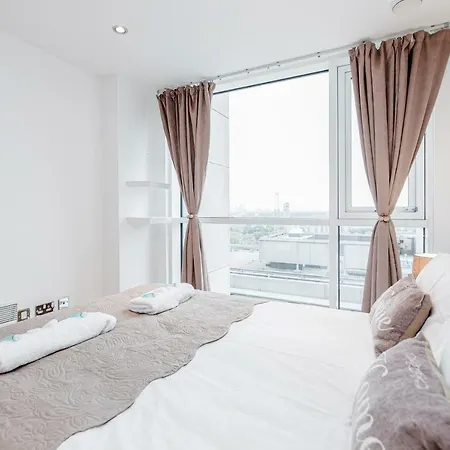 Premium Excel 3 & 2 Bedrooms * London