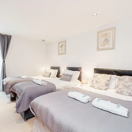Premium Excel 3 & 2 Bedrooms * London