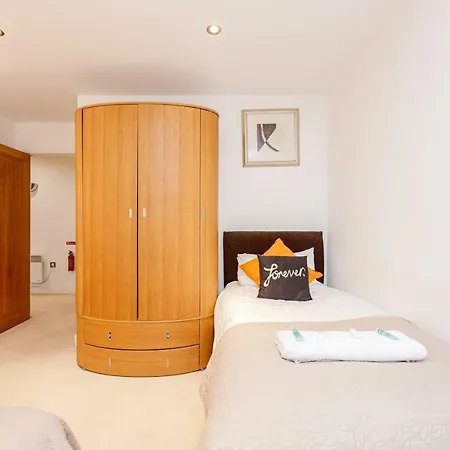 Premium Excel 3 & 2 Bedrooms Apartment London