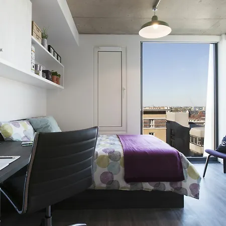 Pure Citystay Aldgate Apartment *