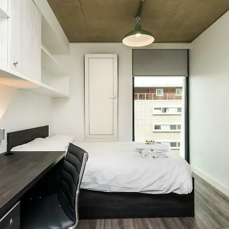 Apartment Hashtag Aldgate Campus London