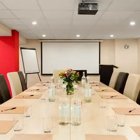 Ramada - Heathrow East Hotel 3*