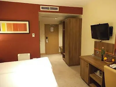 Ramada - Heathrow East