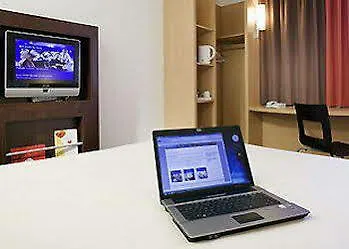 Hotel Ibis London Heathrow Airport 3*
