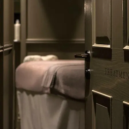 The Adria 5* Londen