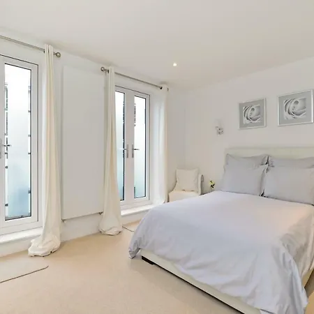 Tower Bridge Lux-townhouse