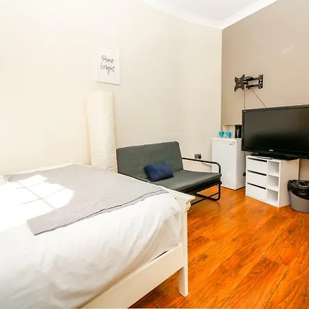 Private En-suite @ Liverpool Street, Brick Ln