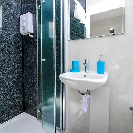 Guest house Private En-suite @ Liverpool Street, Brick Ln 3*