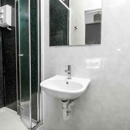 Apartment View Flat @ Liverpool St. *