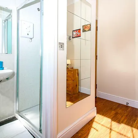 Guest house Private En-suite @ Liverpool Street, Brick Ln 3*