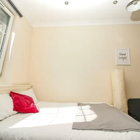 Private En-suite @ Liverpool Street, Brick Ln