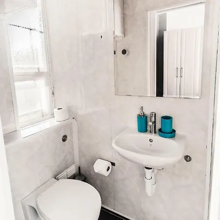 Private En-suite @ Liverpool Street, Brick Ln Guest house