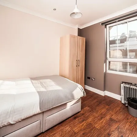 Guest house Private En-suite @ Liverpool Street, Brick Ln London