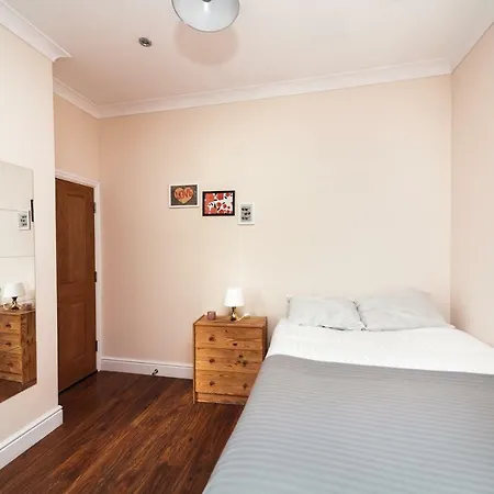 Private En-suite @ Liverpool Street, Brick Ln London