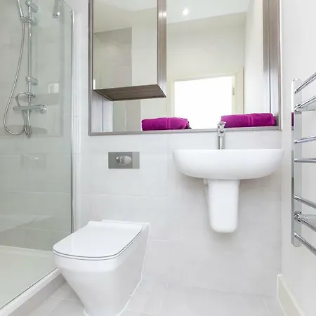 Apartment Deluxe By Heathrow *