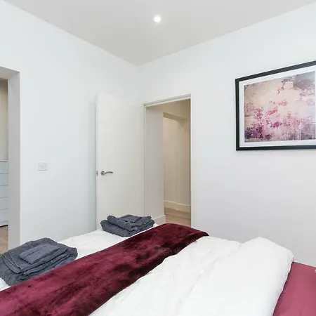 Deluxe By Heathrow Apartment