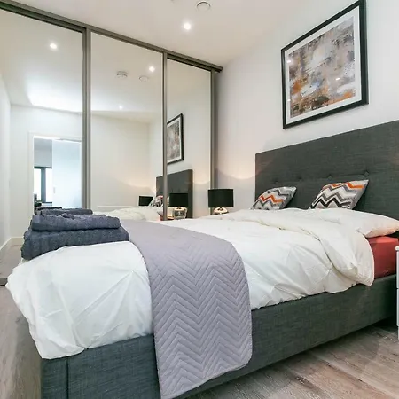 Apartment Deluxe By Heathrow *