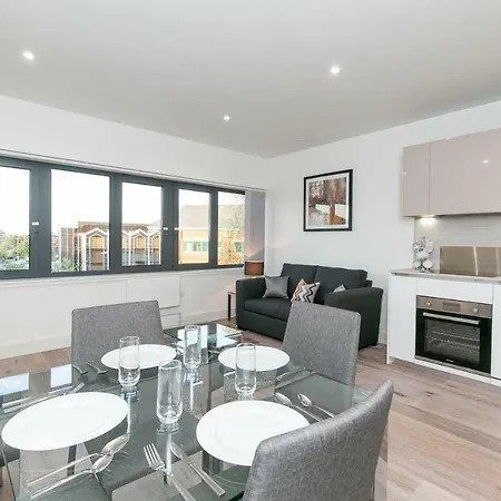 Deluxe By Heathrow Harmondsworth