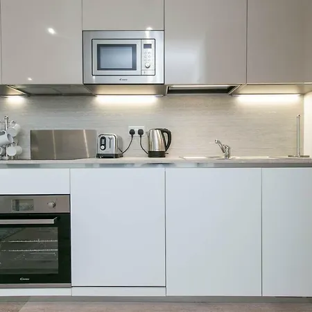 Apartment Deluxe By Heathrow Harmondsworth