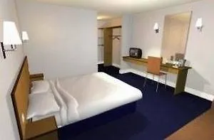 Travelodge Airport Szálloda 3*