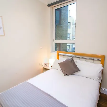 View Flat @ Liverpool St. Apartment