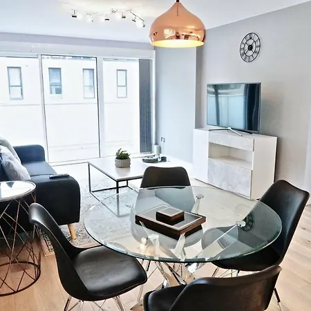 Apartment 2br/2bath Luxury Modern Flat In The City *