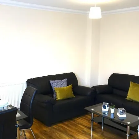 Heathrow Ensuite Rooms- Auto Check In * Stanwell