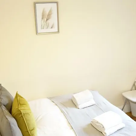 Heathrow Ensuite Rooms- Auto Check In