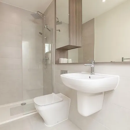 Deluxe By Heathrow Apartment Harmondsworth