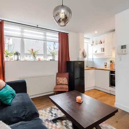 The Nook Tower Bridge Apartment *