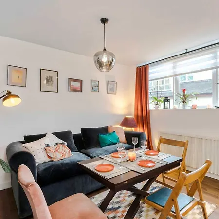The Nook Tower Bridge Apartment *