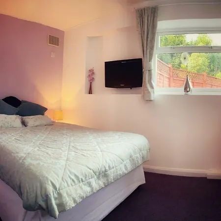 Paul's Place Near Heathrow * London
