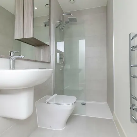 Apartment Deluxe By Heathrow *