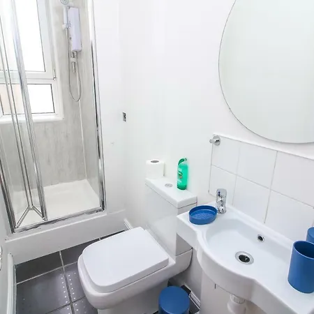 View Flat @ Liverpool St. Apartment *