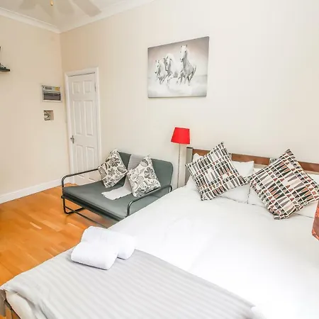 Apartment View Flat @ Liverpool St. *