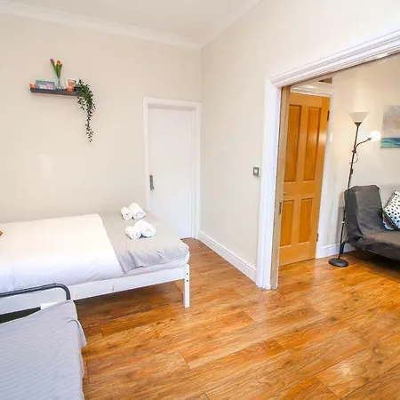 View Flat @ Liverpool St. * London