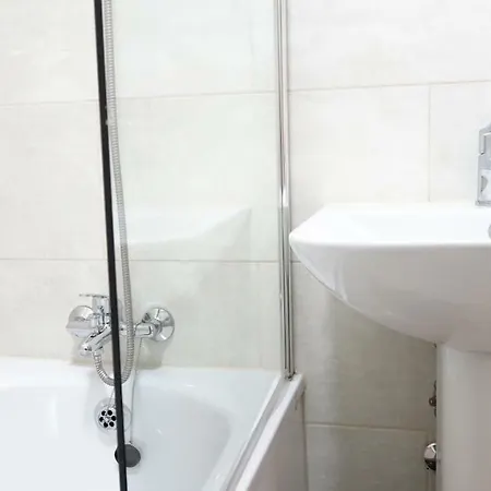 Heathrow Ensuite Rooms- Auto Check In Stanwell