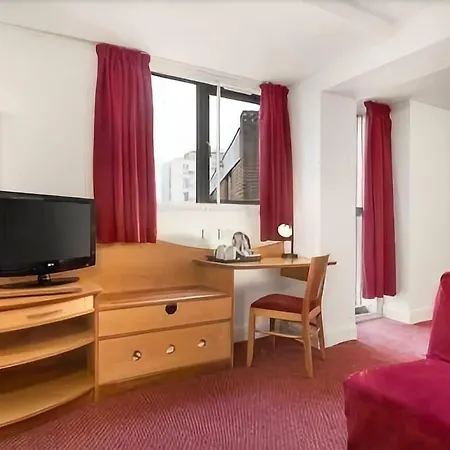 Waterloo Hub And 3* London