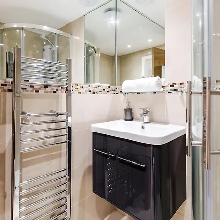 Guest house Donatello Apart-rooms Tower Bridge Road 3*